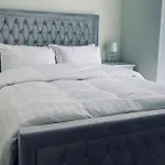 Ormeau Road Stylish Double Bedroom Luxury Apartment